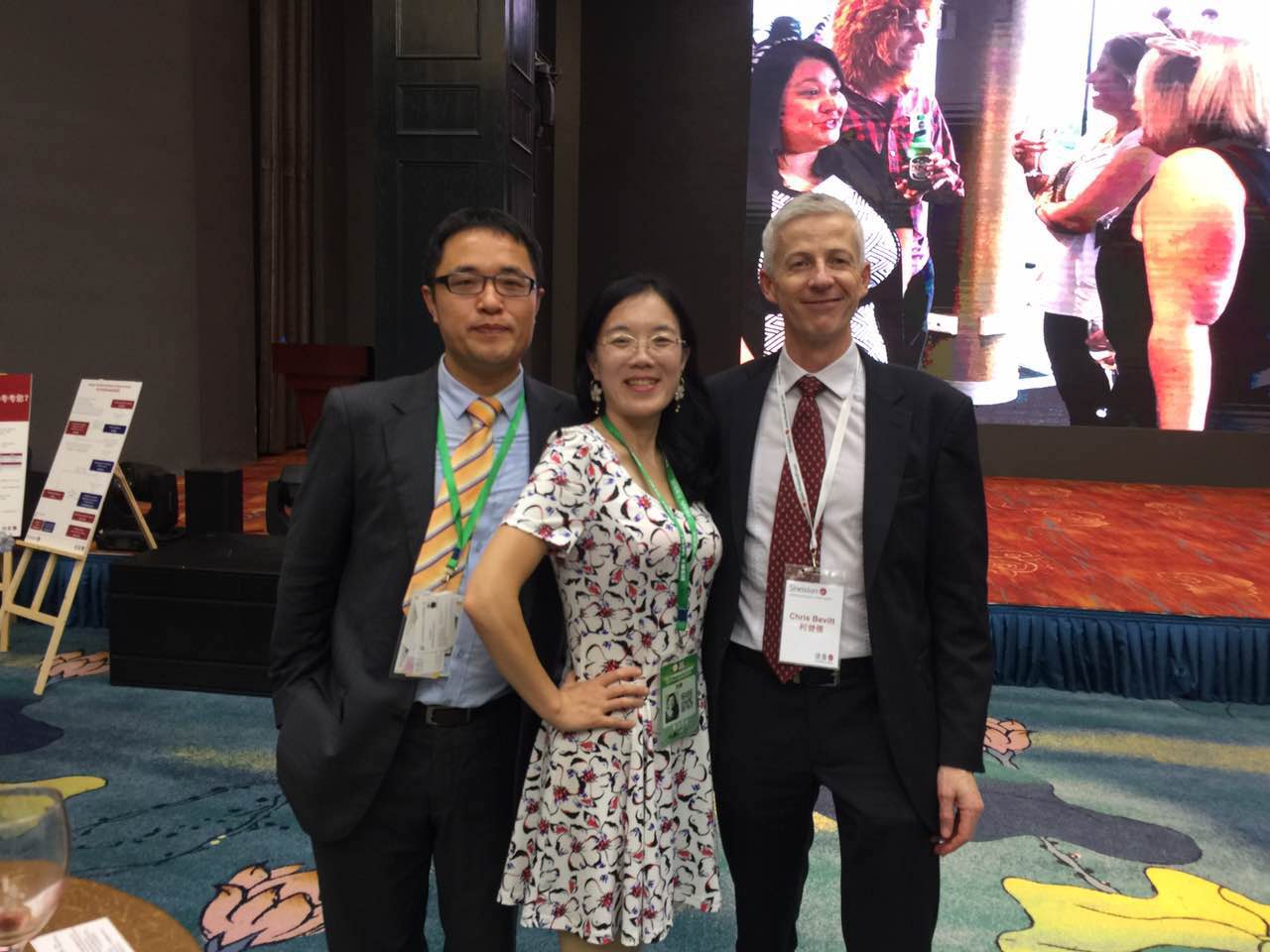 何自刚律师与兄弟所得合伙人的合影 何自刚律师与兄弟所得合伙人的合影