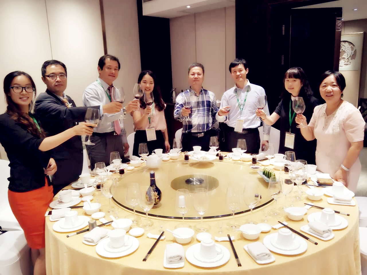 何自刚律师与同行聚餐 何自刚律师与同行聚餐