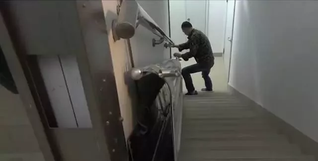 收起来的逃生滑梯 收起来的逃生滑梯