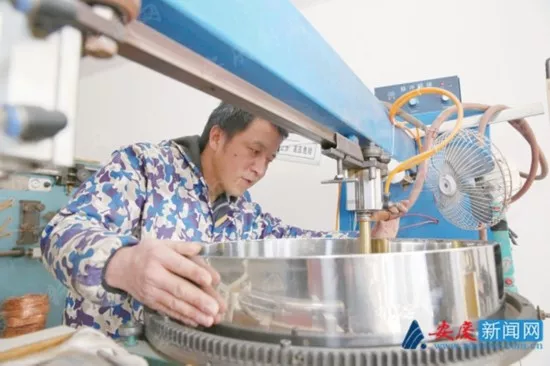 李和竹在工作中