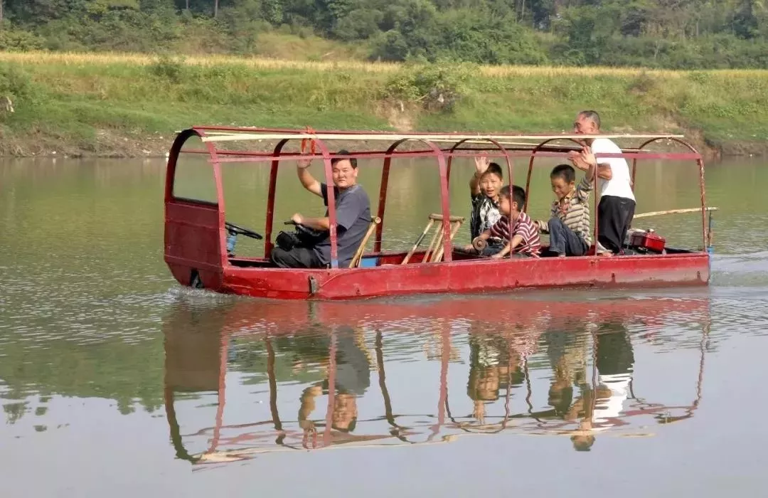 水陆两用车在涟水河试水 水陆两用车在涟水河试水
