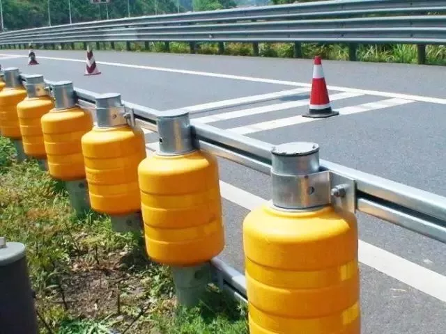 护栏旋转防撞桶 护栏旋转防撞桶