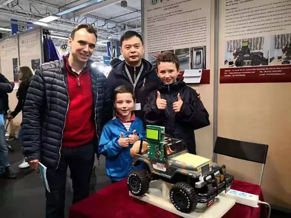 受法国小朋友青睐的“汽车车轮松动报警器” 受法国小朋友青睐的“汽车车轮松动报警器”