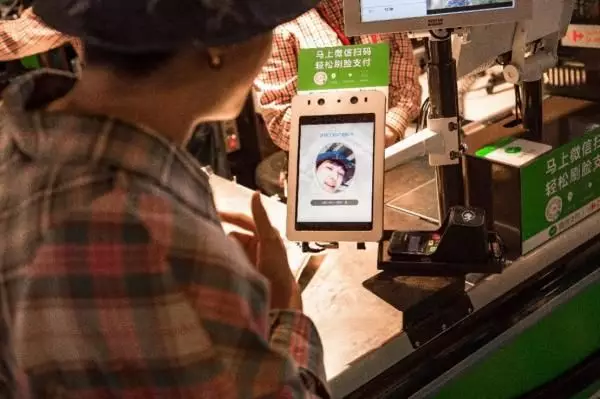 腾讯联手家乐福建首家智慧门店已开业 腾讯联手家乐福建首家智慧门店已开业