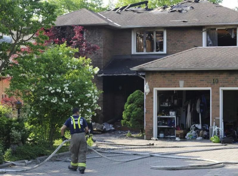 加拿大一栋住宅凌晨起火 4名中国留学生死伤 加拿大一栋住宅凌晨起火 4名中国留学生死伤