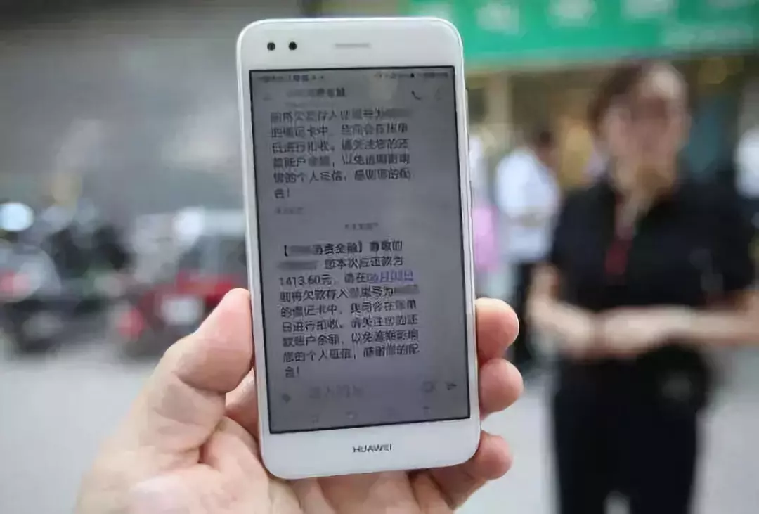 西安25岁大学生服毒身亡后 手机频接网贷催款电话 西安25岁大学生服毒身亡后 手机频接网贷催款电话