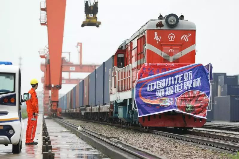 10万只中国小龙虾赴俄出征世界杯为国争“鲜” 10万只中国小龙虾赴俄出征世界杯为国争“鲜”