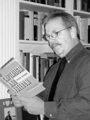 经济学家沃德的照片