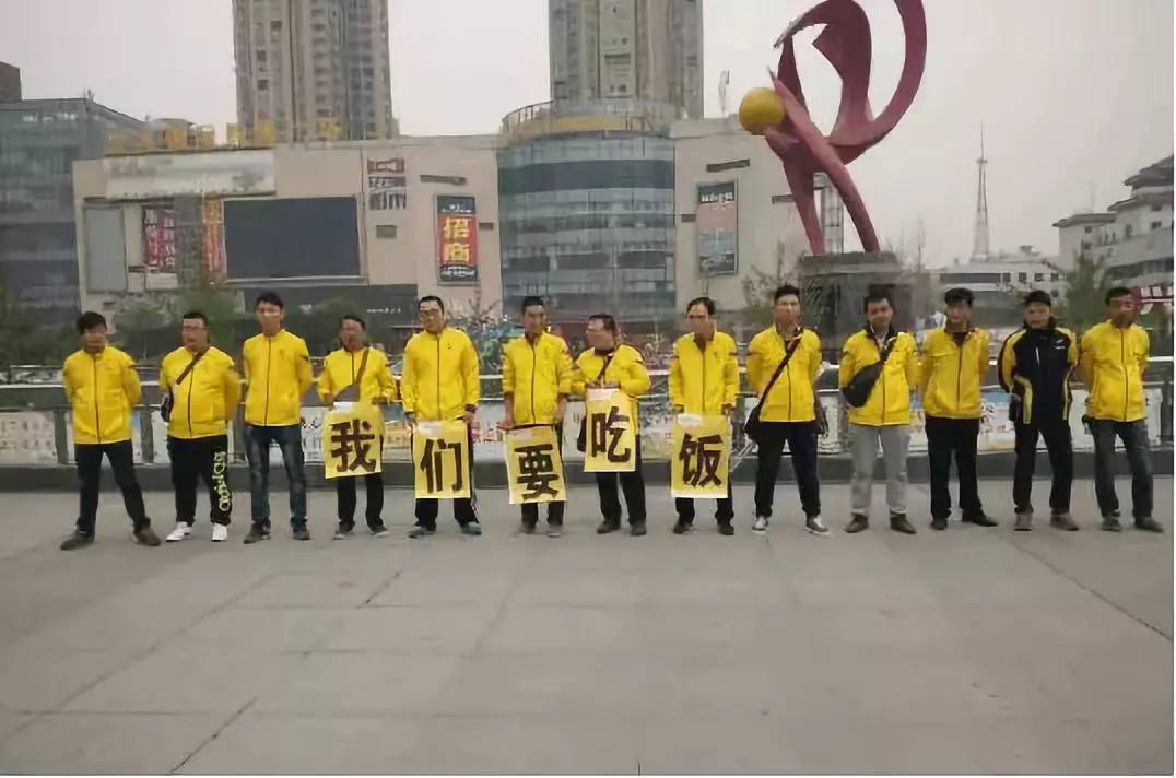 十余城美团骑手抗议强制派单 百名骑手遭封禁