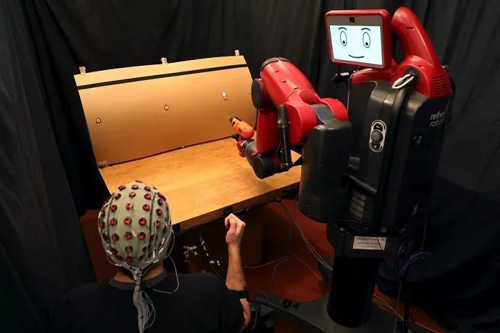 麻省理工研制“读心”机器人 麻省理工研制“读心”机器人