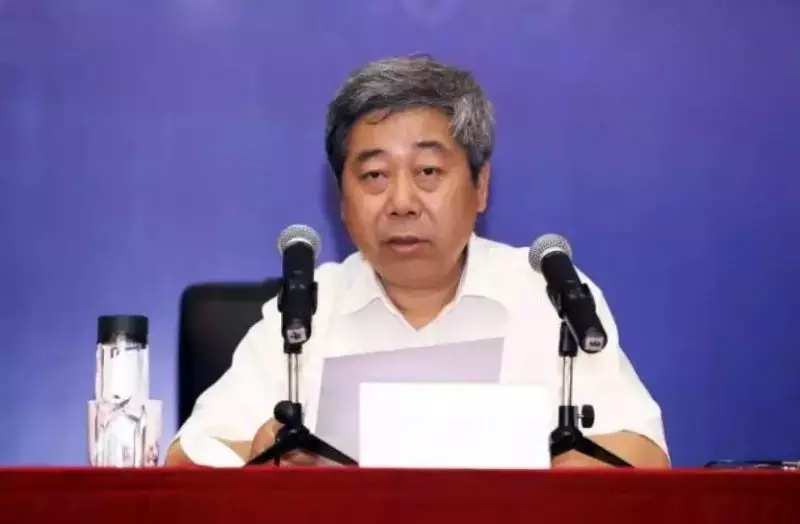 教育部长陈宝生在会上发言 教育部长陈宝生在会上发言