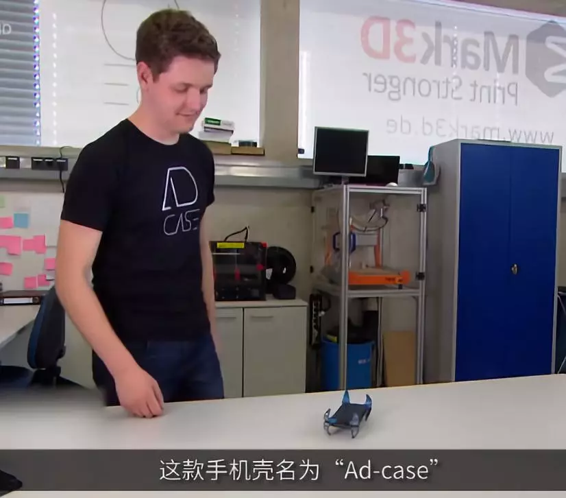 自带“弹簧腿”的防摔手机壳问世 自带“弹簧腿”的防摔手机壳问世