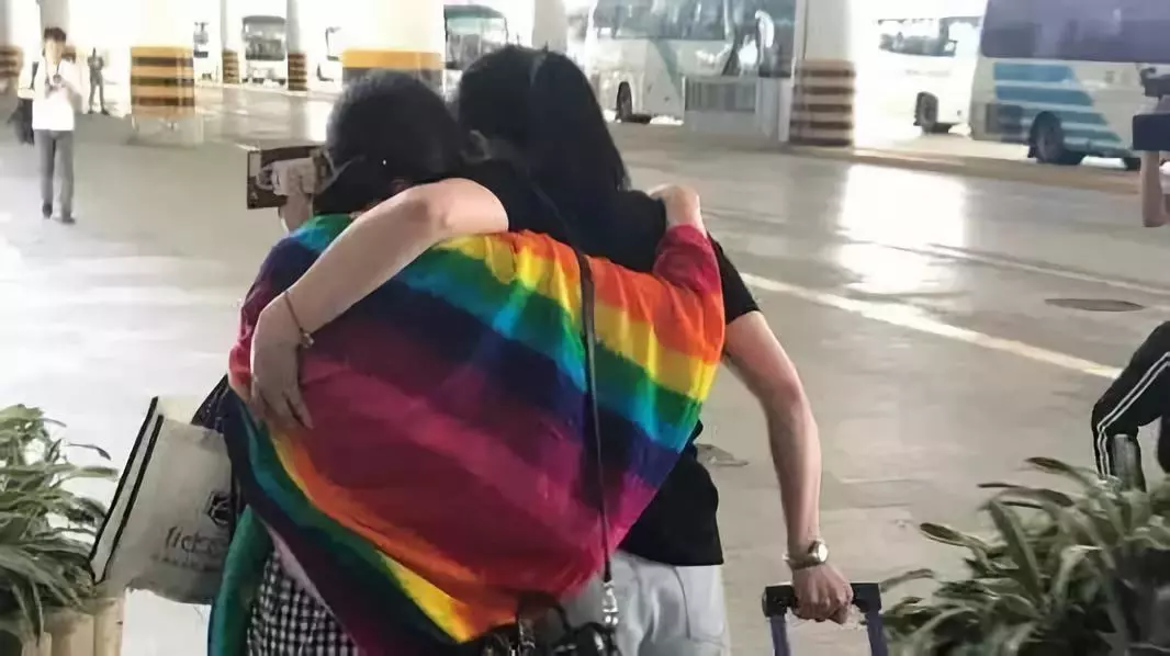 首批幸存者回国 首批幸存者回国