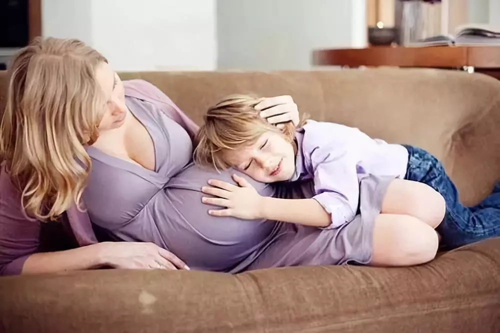 多地出台“催生”二孩政策:发分娩、奶粉等补贴 多地出台“催生”二孩政策:发分娩、奶粉等补贴