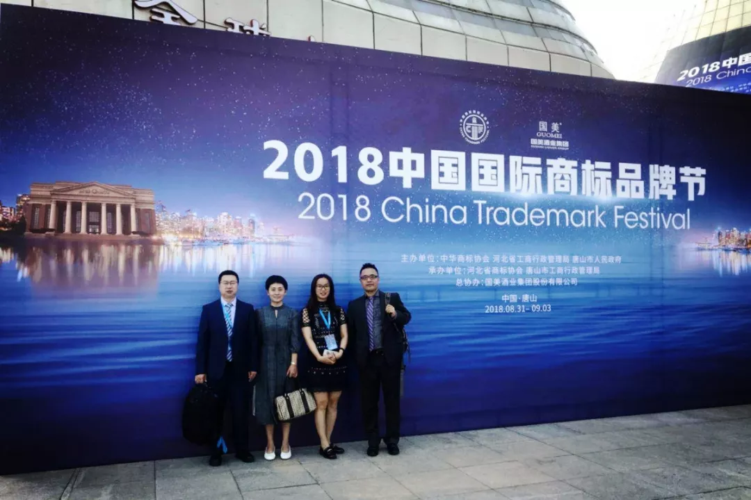 纳杰团队合影留念