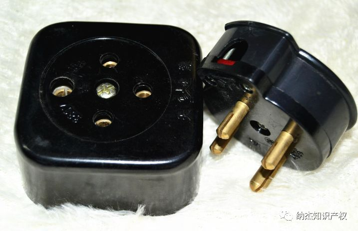 结构简单的黑色胶木插座 结构简单的黑色胶木插座