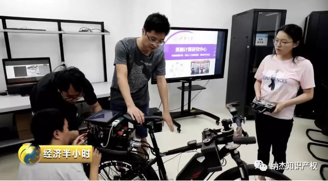 研究无人自行车的清华大学团队 研究无人自行车的清华大学团队