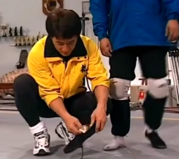 成龙介绍快速摔倒器 成龙介绍快速摔倒器